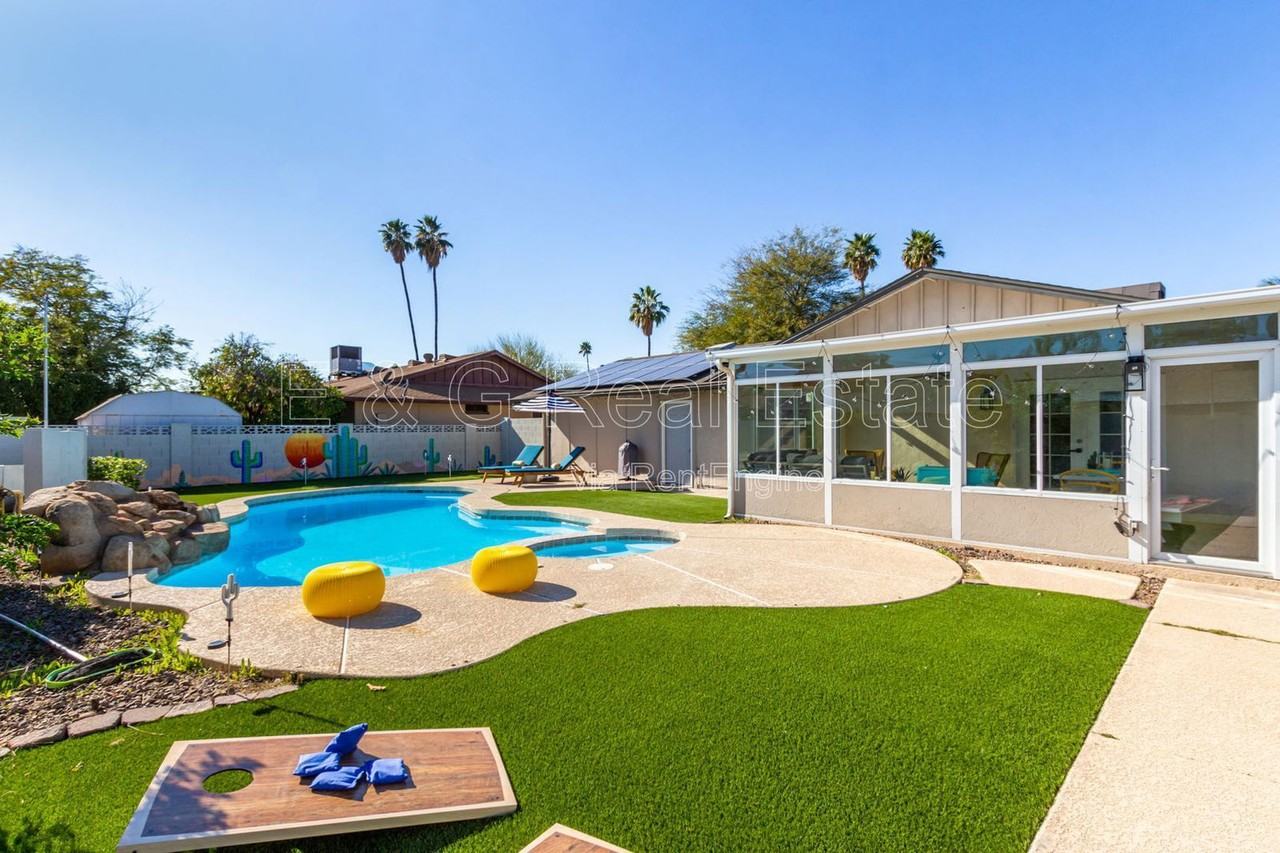 1601 E Fremont Dr - Photo 2 of 29