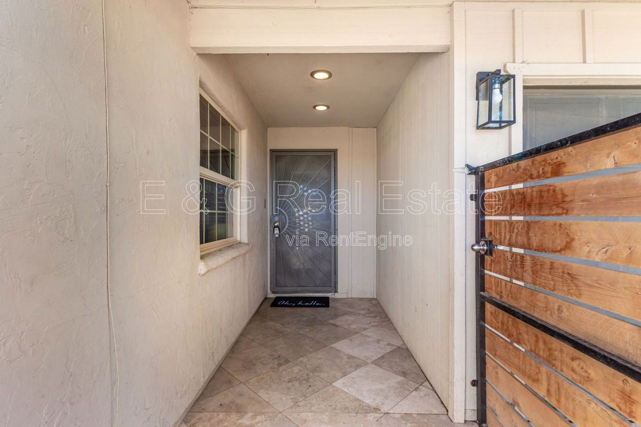 1601 E Fremont Dr - Photo 5 of 29