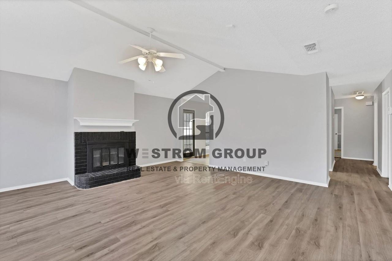 1115 Stone Creek Dr - Photo 4 of 18