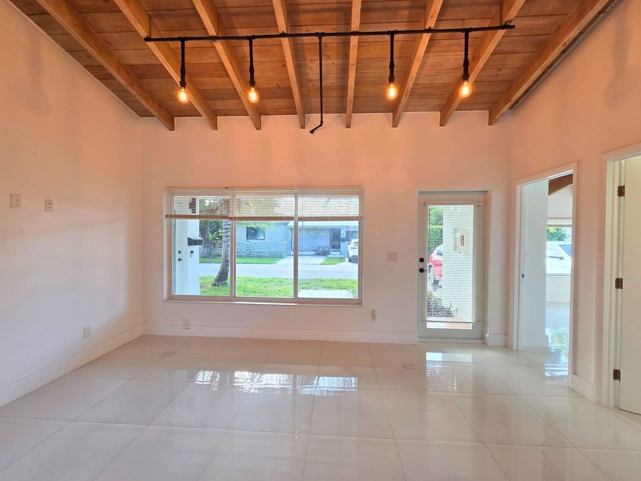 1207 N 15th Ct #1207 - Photo 3 of 29