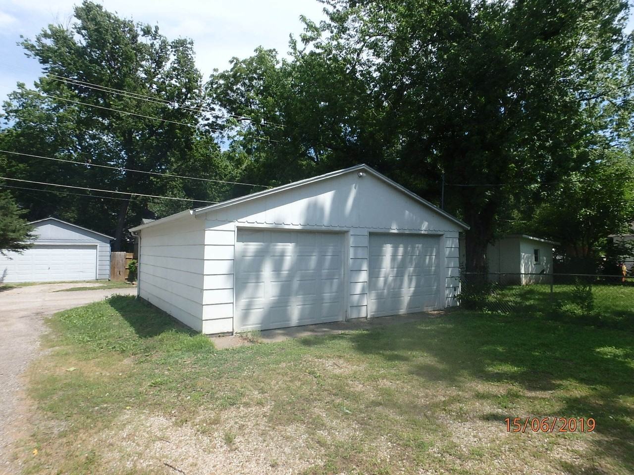 400 Sw Lindenwood Ave - Photo 4 of 11