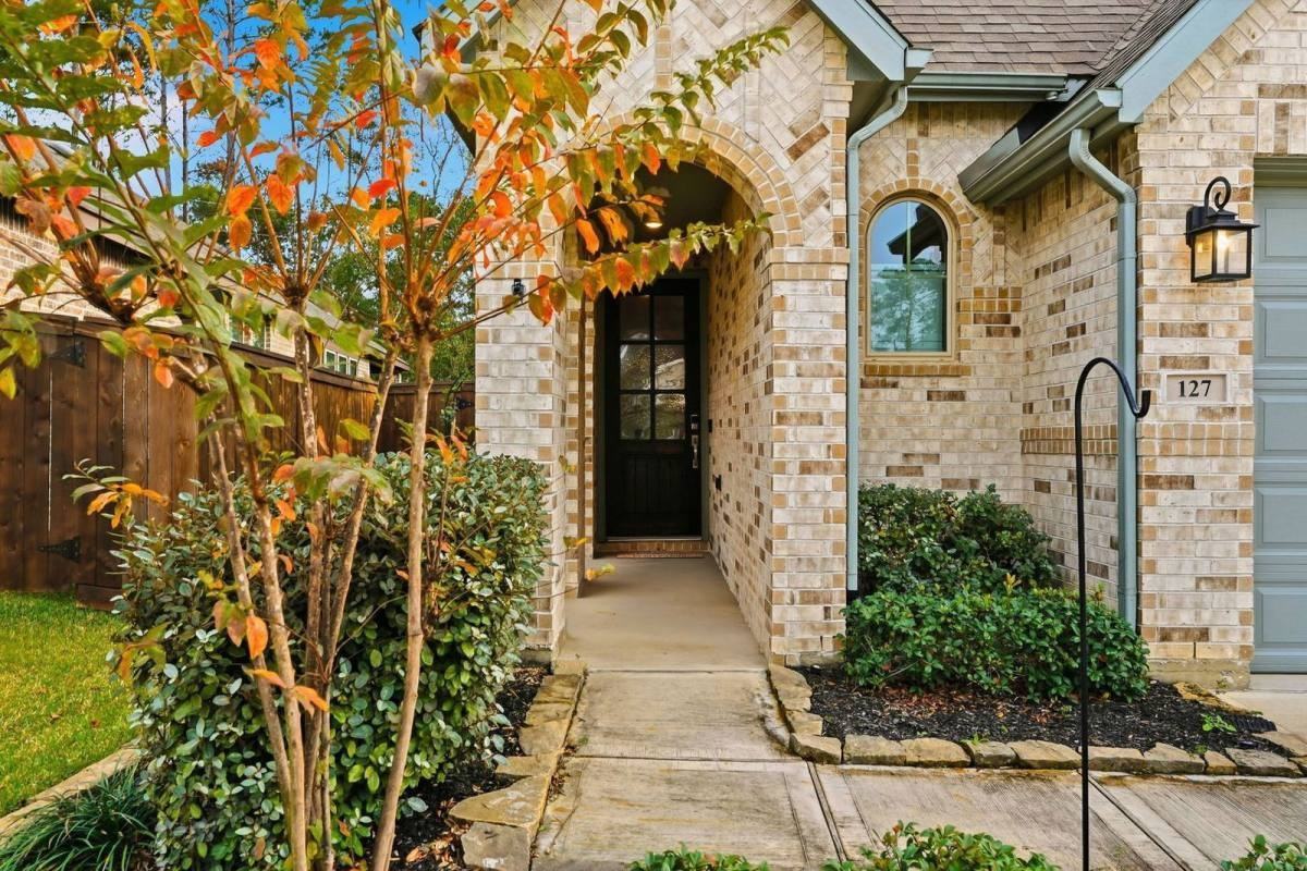 127 Lukewood Cir - Photo 2 of 10