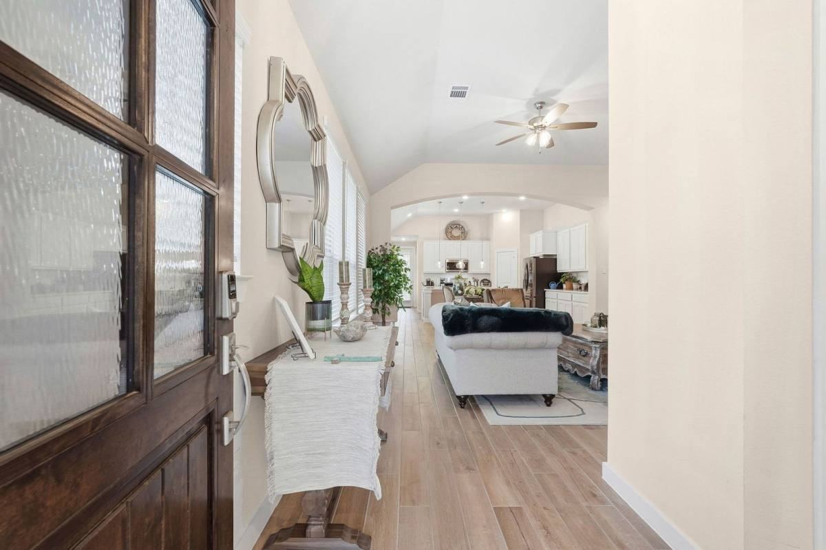 127 Lukewood Cir - Photo 3 of 10