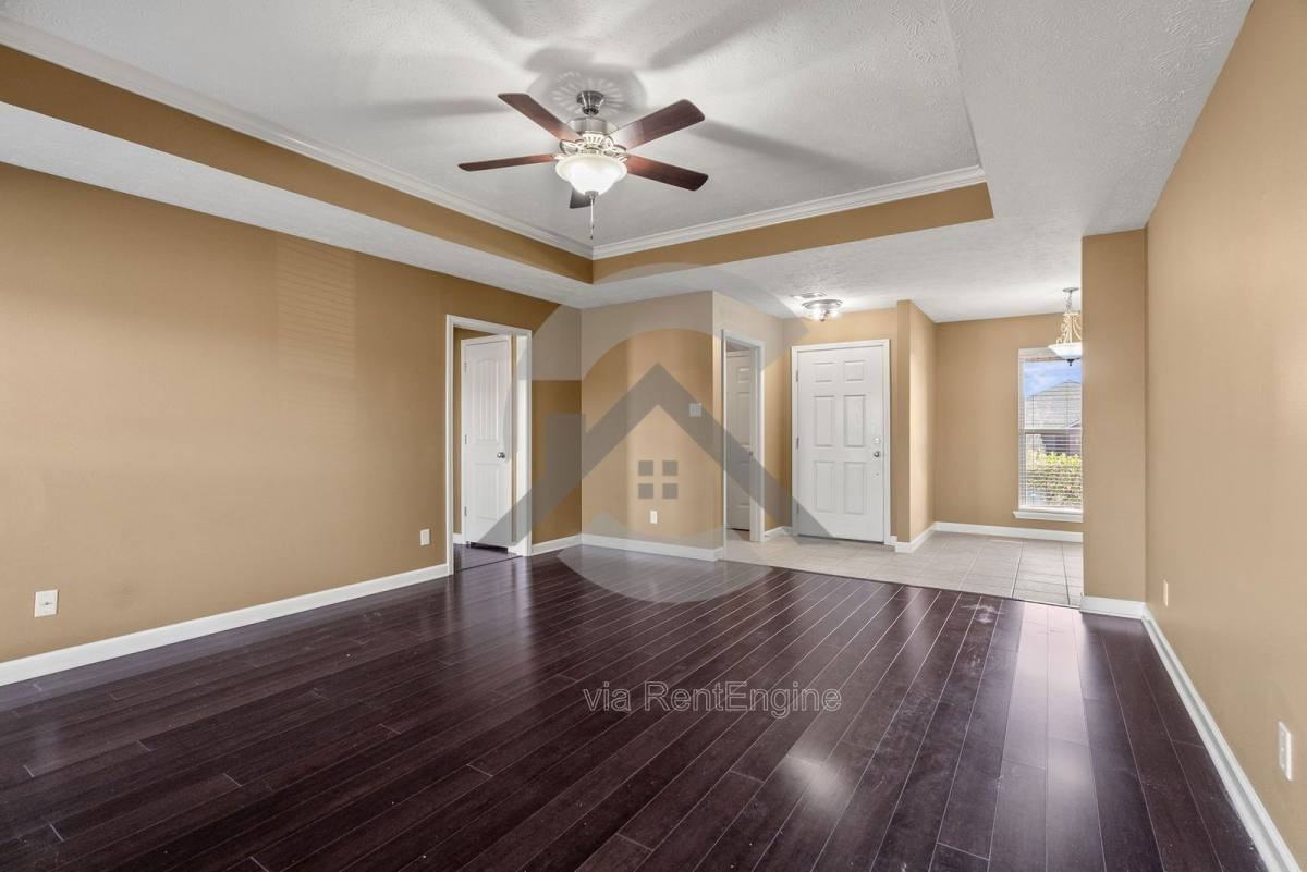 2235 Linda Dr - Photo 2 of 10