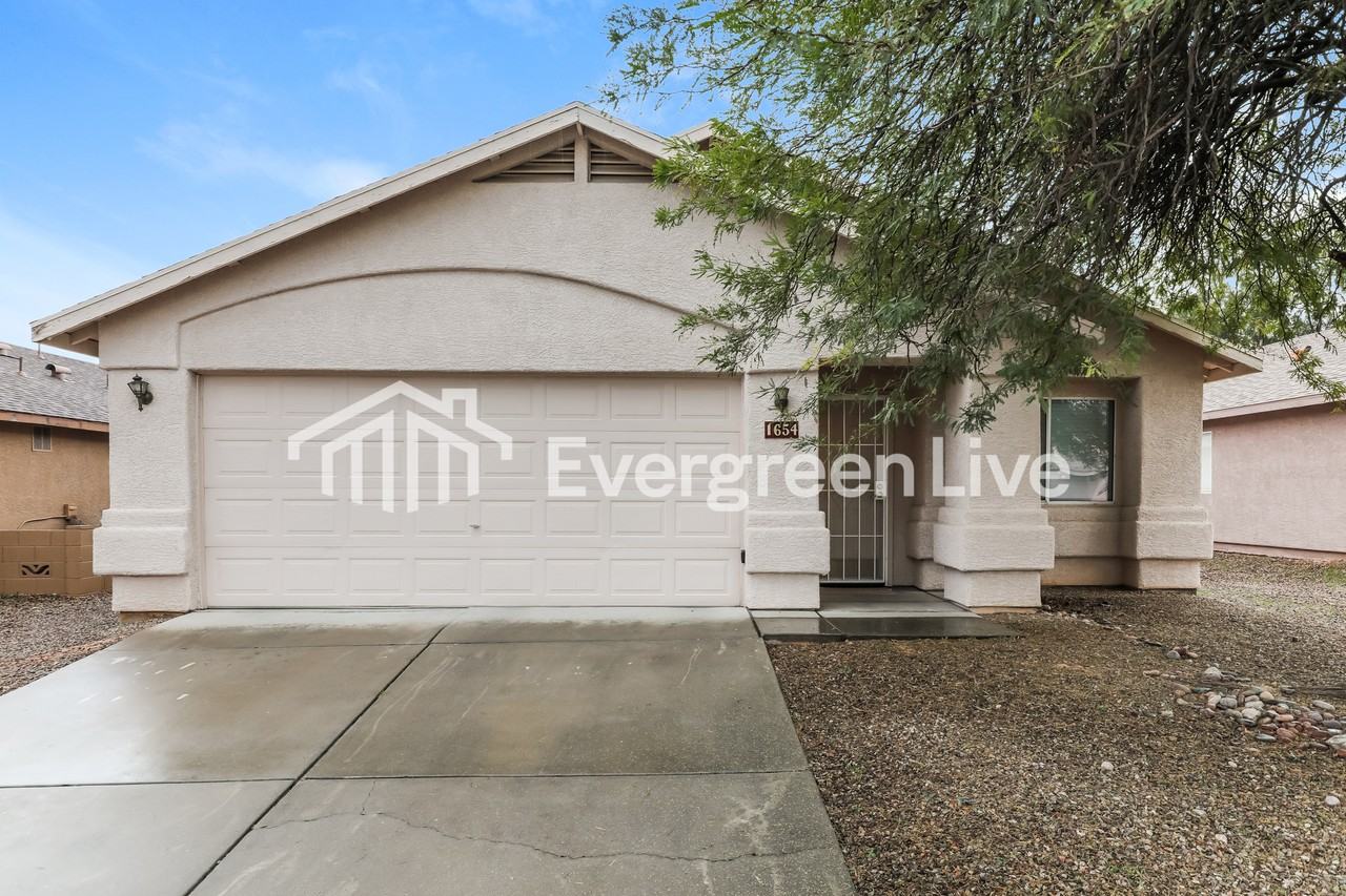 1654 E Saint Apollonia St