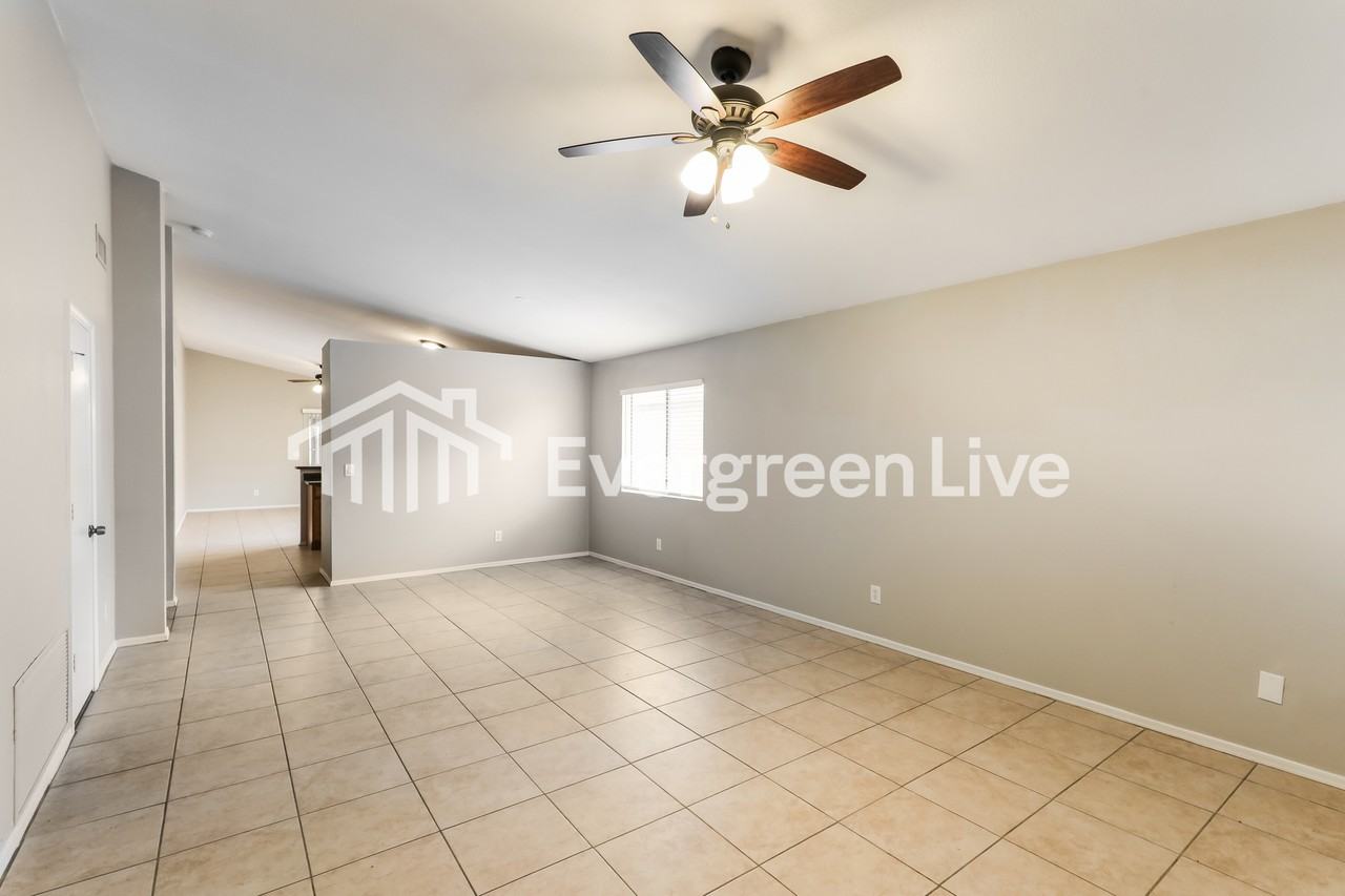 1654 E Saint Apollonia St - Photo 3 of 15