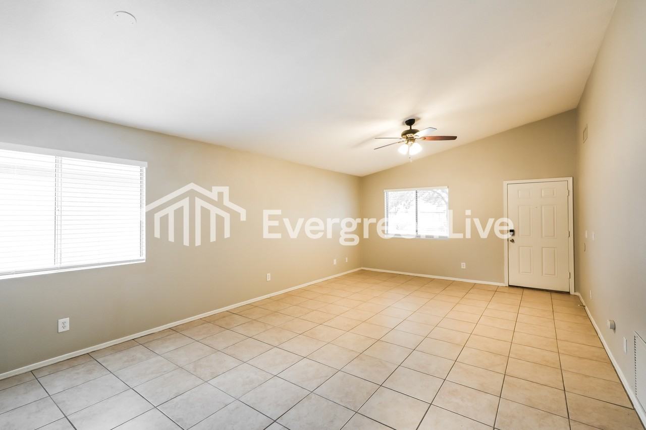 1654 E Saint Apollonia St - Photo 4 of 15