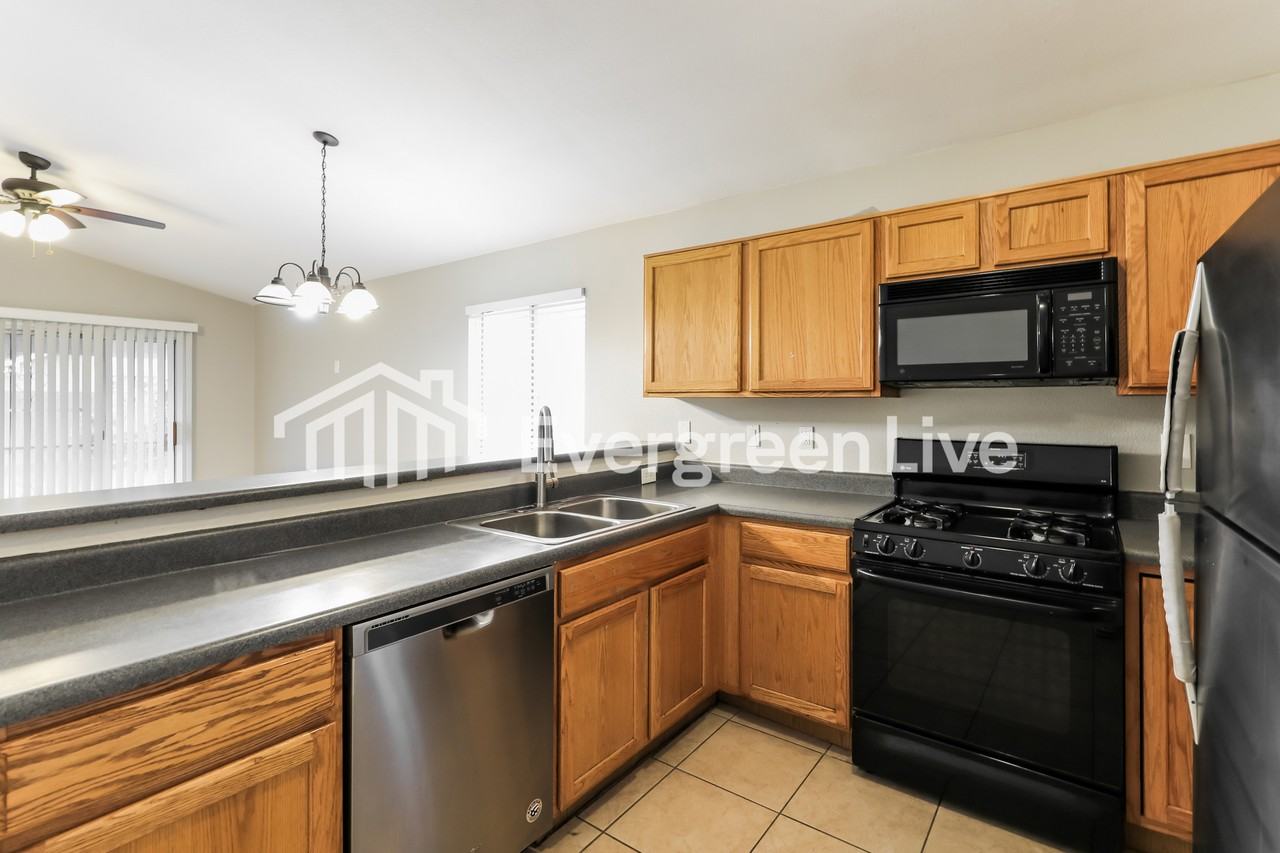 1654 E Saint Apollonia St - Photo 7 of 15