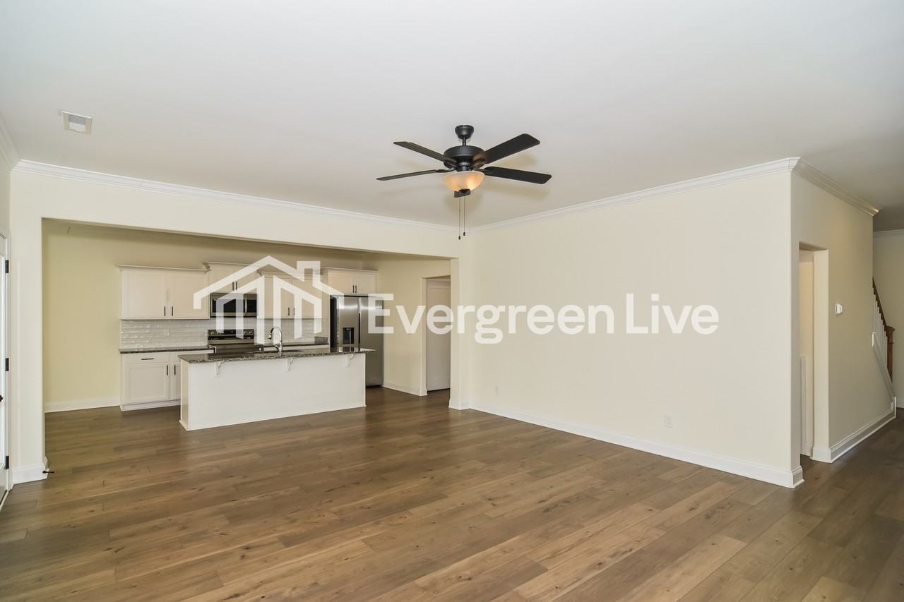 235 Greenwood Dr - Photo 4 of 16