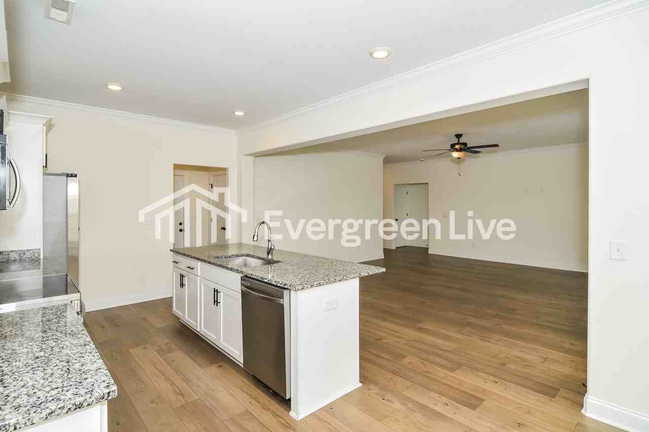 235 Greenwood Dr - Photo 5 of 16