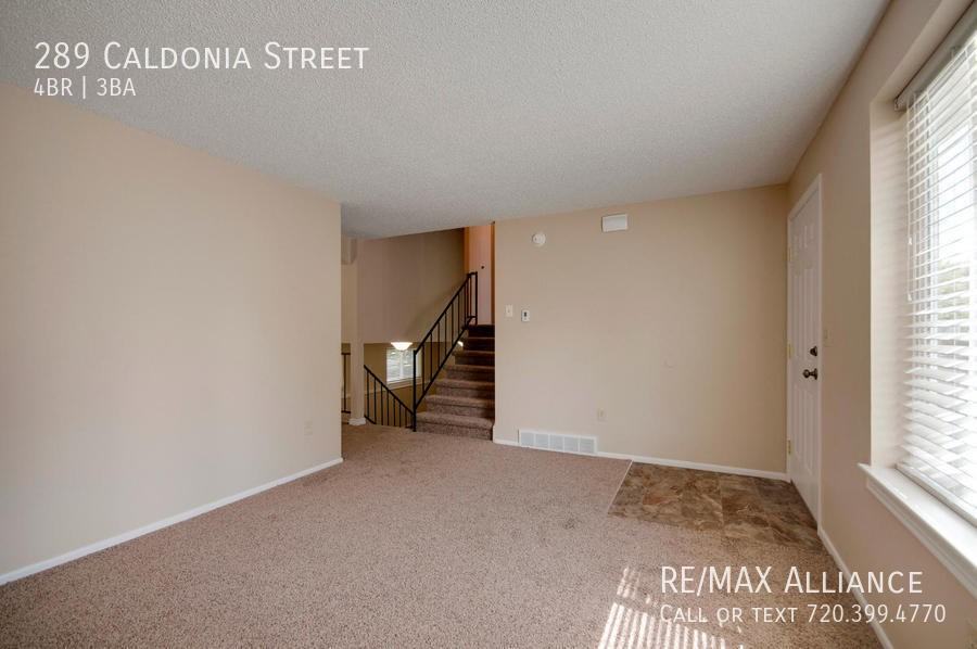 289 Caledonia St - Photo 3 of 26