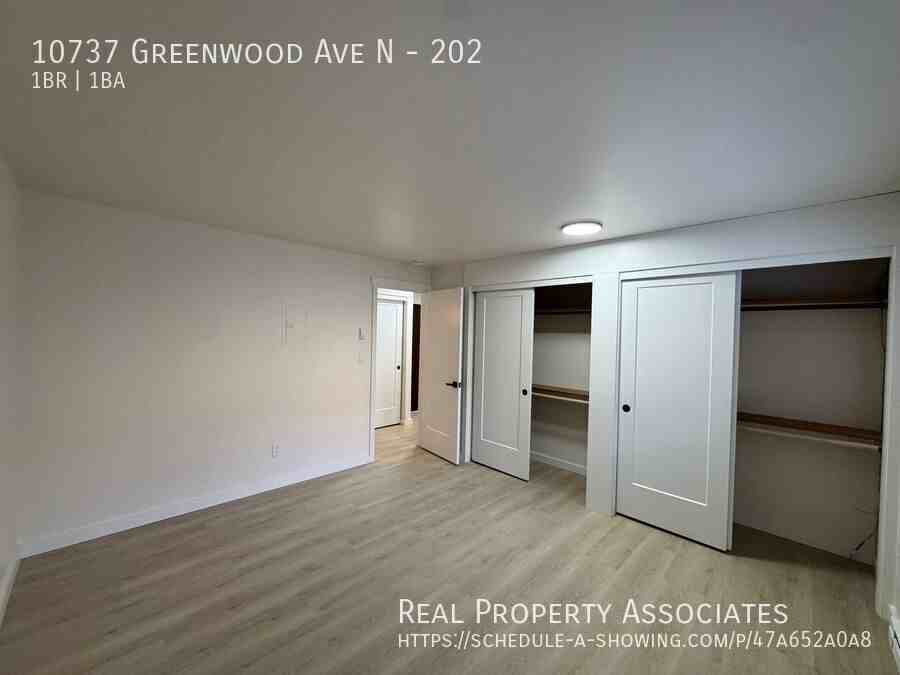 10737 Greenwood Ave N #202 - Photo 6 of 9