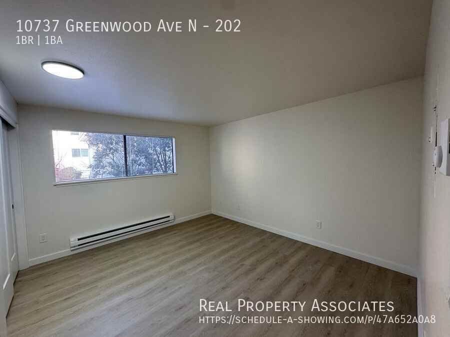 10737 Greenwood Ave N #202 - Photo 7 of 9