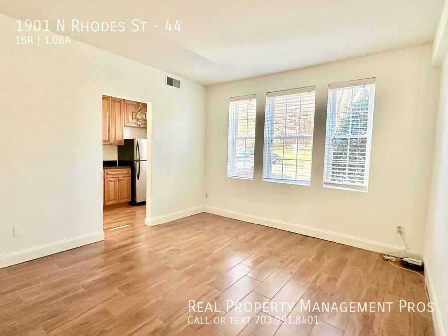 1901 N Rhodes St #44 - Photo 3 of 14