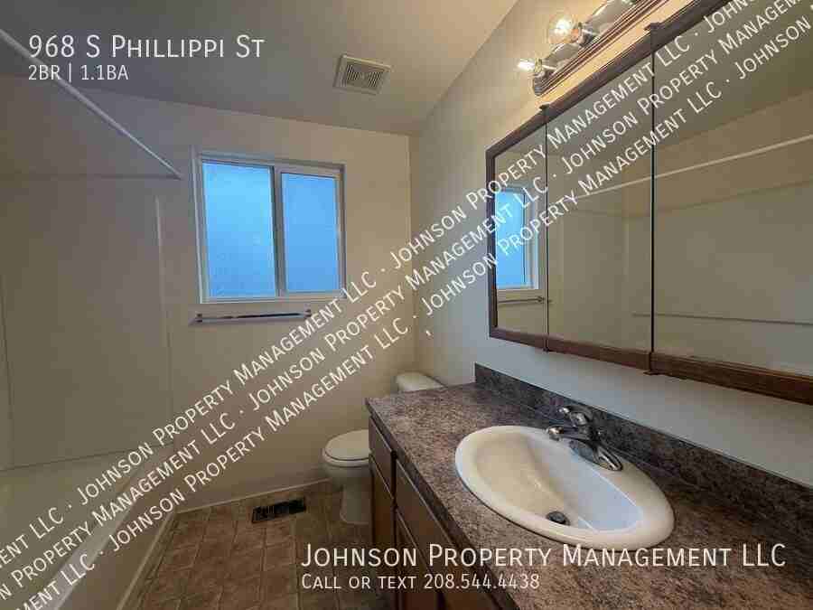 968 S Phillippi St - Photo 2 of 13