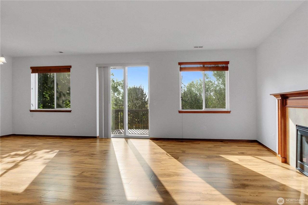 302 Avenue J #3 - Photo 5 of 19