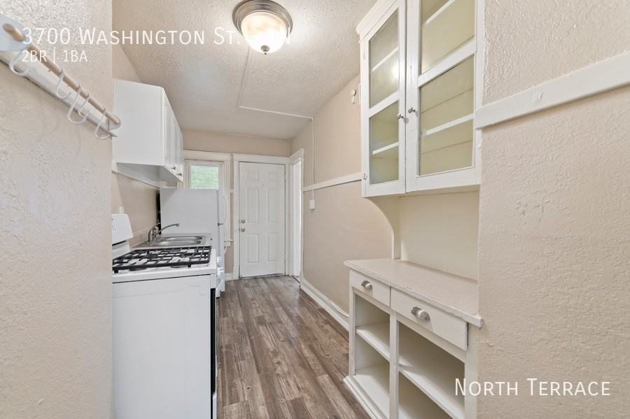 3700 Washington St #1N - Photo 2 of 18