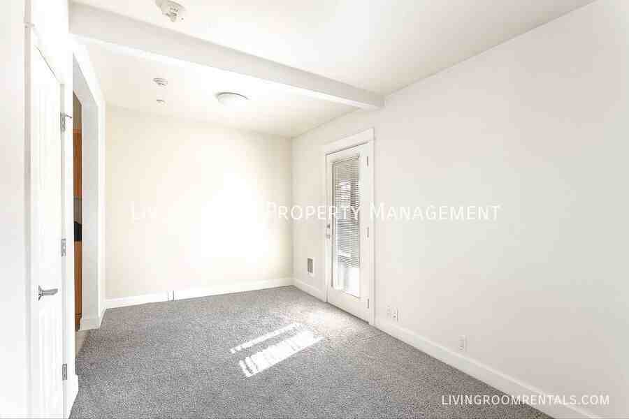 1714 Nw Couch St #16 - Photo 7 of 19