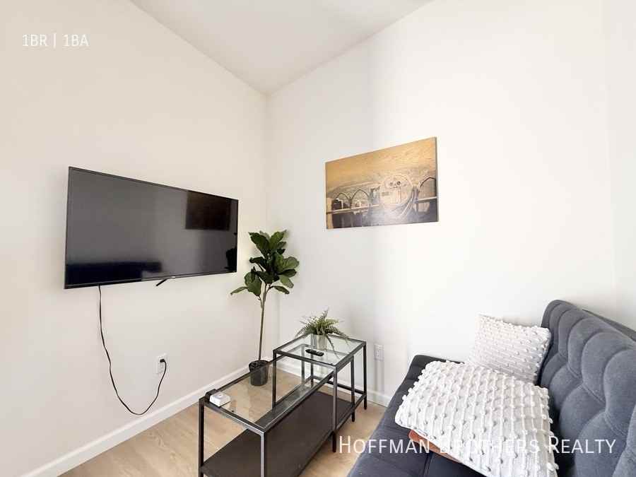 1467 Fairbanks Pl - Photo 2 of 7