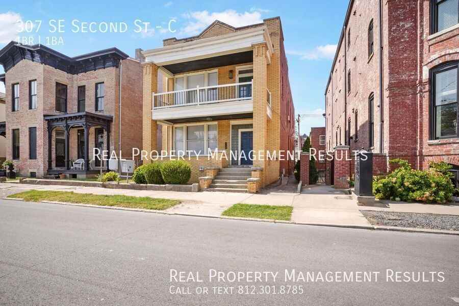 307 Se 2nd St #C - Photo 2 of 13