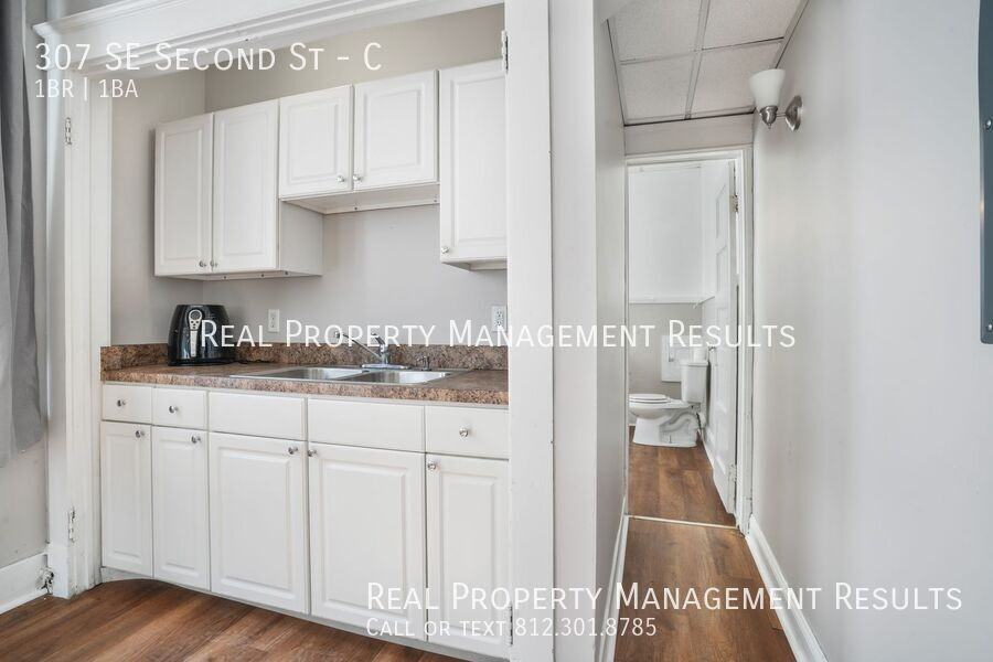 307 Se 2nd St #C - Photo 7 of 13
