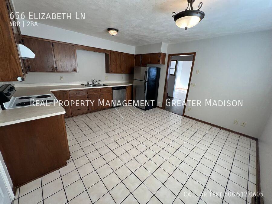 656 Elizabeth Ln - Photo 7 of 25