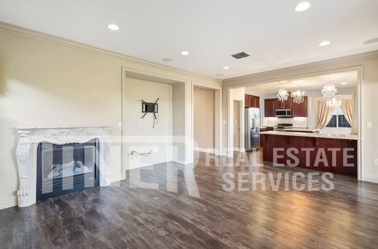 3576 Hume St - Photo 3 of 38