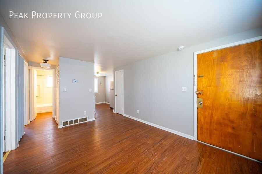 468 Elsmere St #B - Photo 3 of 9