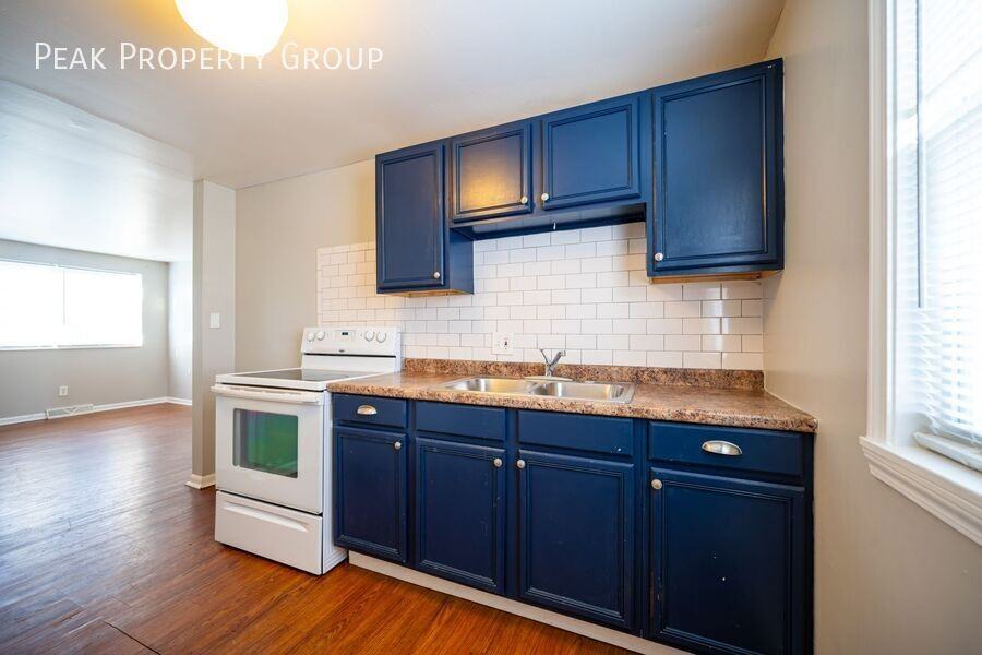 468 Elsmere St #B - Photo 4 of 9