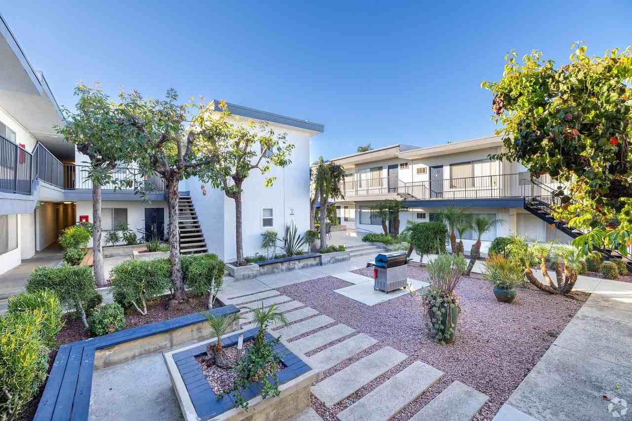 Carson Oakwood Apartments - Photo 4 of 49