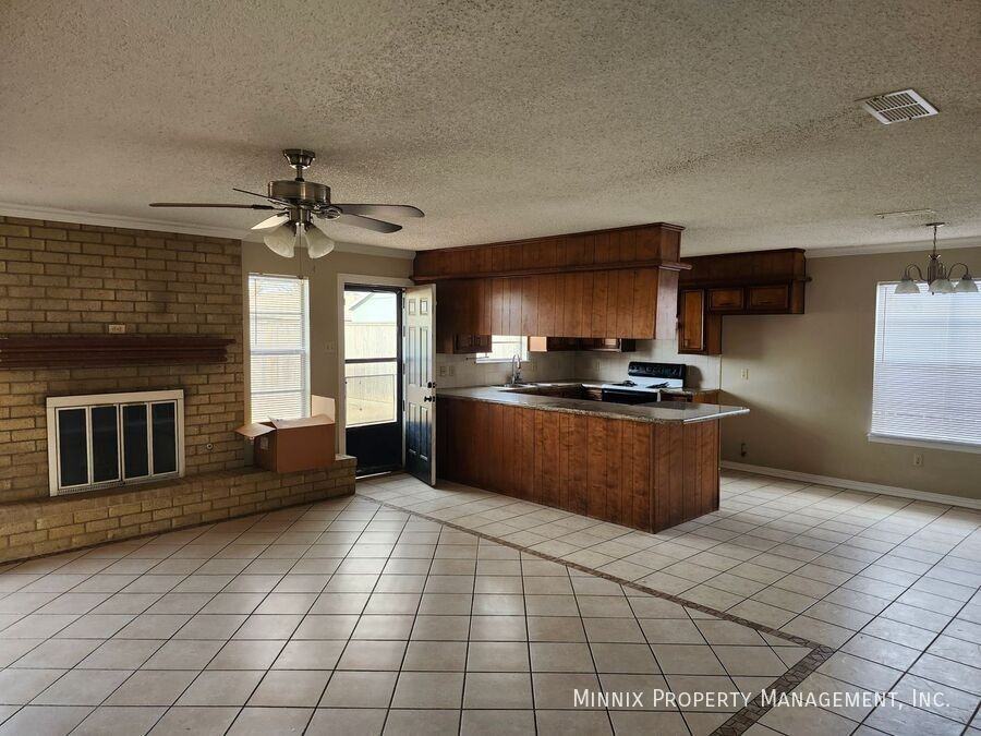 2108 76th St - Photo 3 of 6