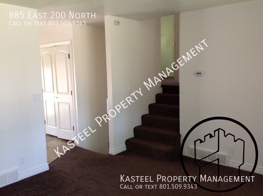 885 E 200 N - Photo 4 of 10