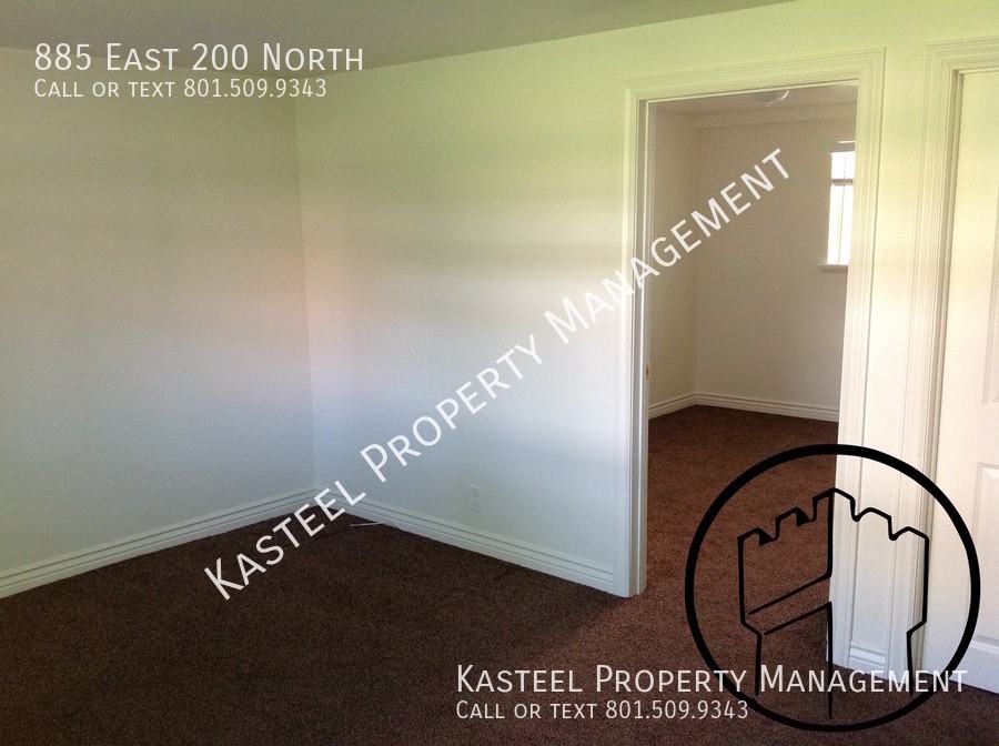 885 E 200 N - Photo 5 of 10