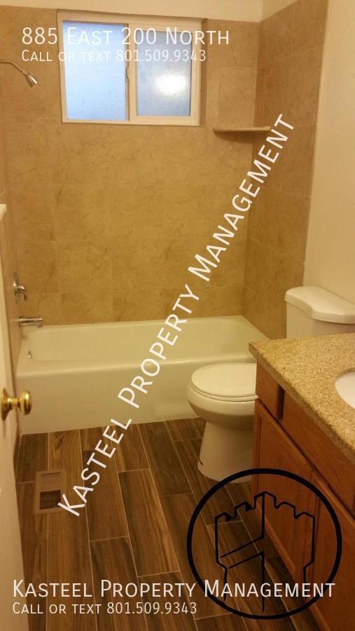 885 E 200 N - Photo 6 of 10