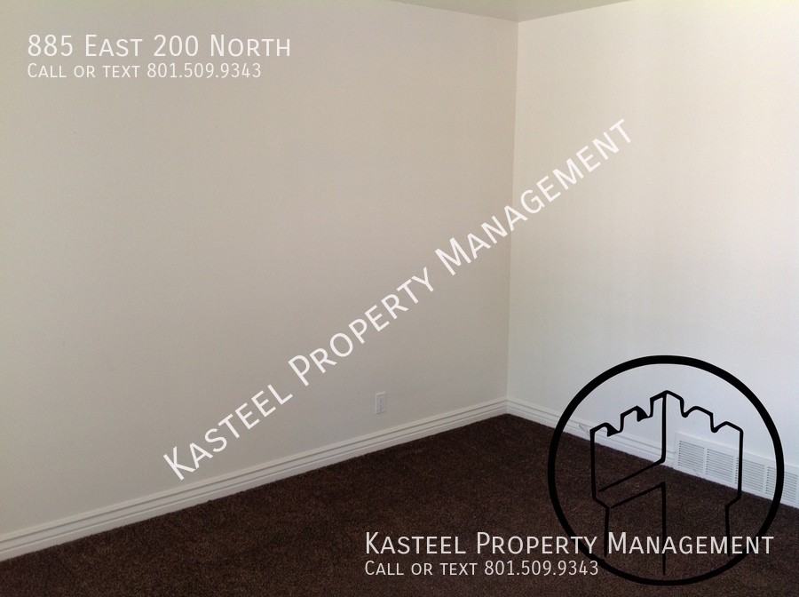 885 E 200 N - Photo 7 of 10