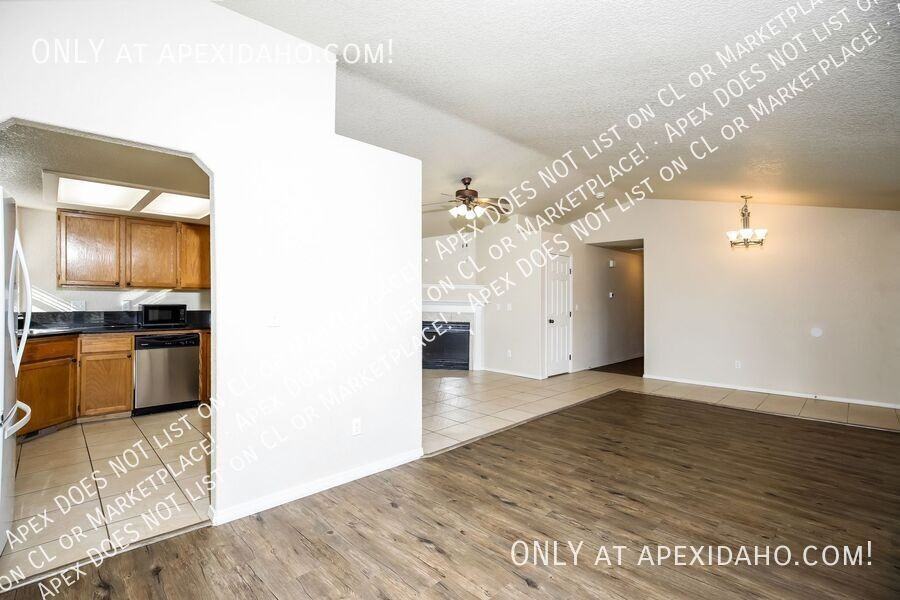 1933 Nw 13th Ave - Photo 3 of 15