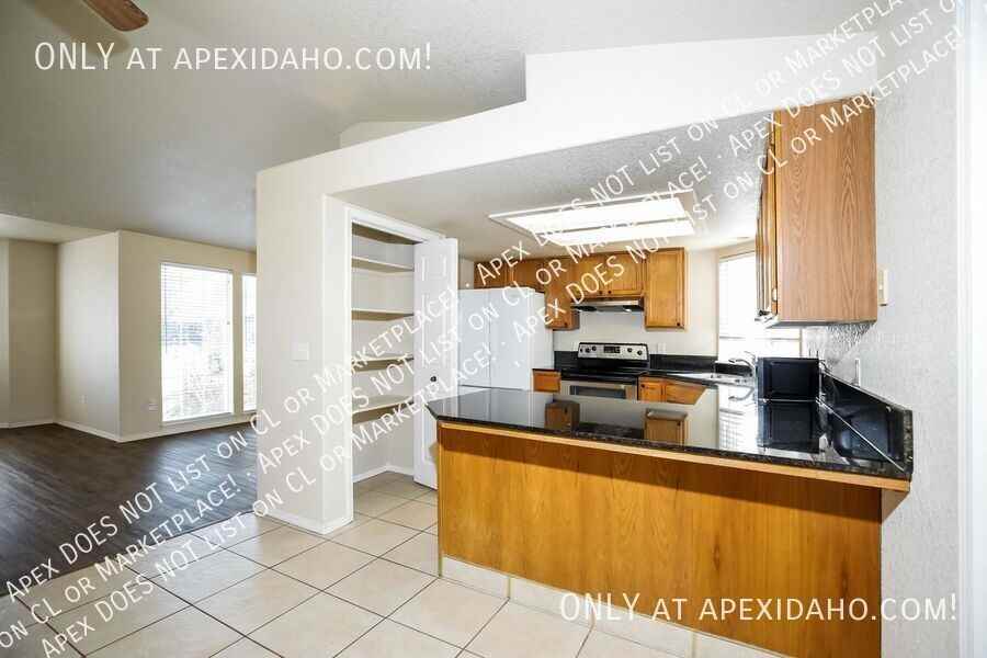 1933 Nw 13th Ave - Photo 5 of 15