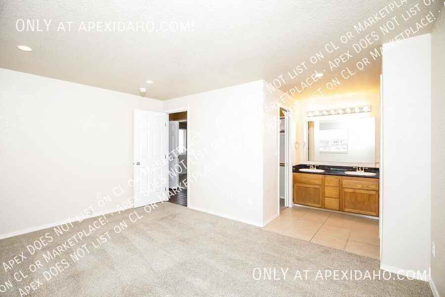 1933 Nw 13th Ave - Photo 7 of 15