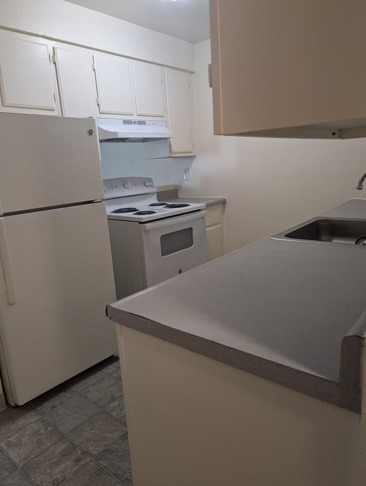 #440 MEYERS SQUARE APTS - Photo 5 of 10