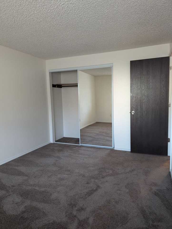 #440 MEYERS SQUARE APTS - Photo 6 of 10