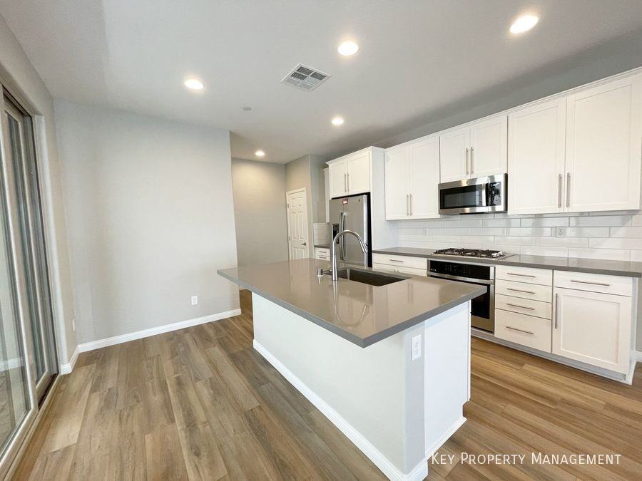 11695 Hamilton Lake Ave - Photo 6 of 19