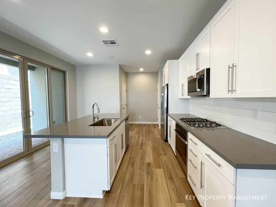 11695 Hamilton Lake Ave - Photo 7 of 19