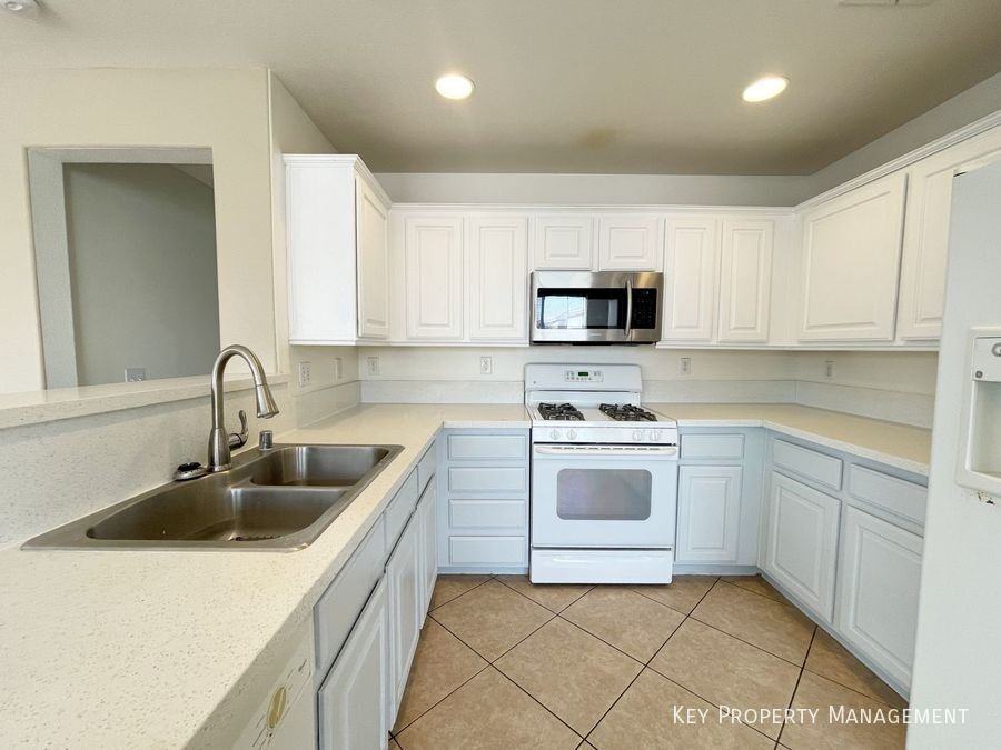 990 Cantabria Heights Ave - Photo 6 of 24