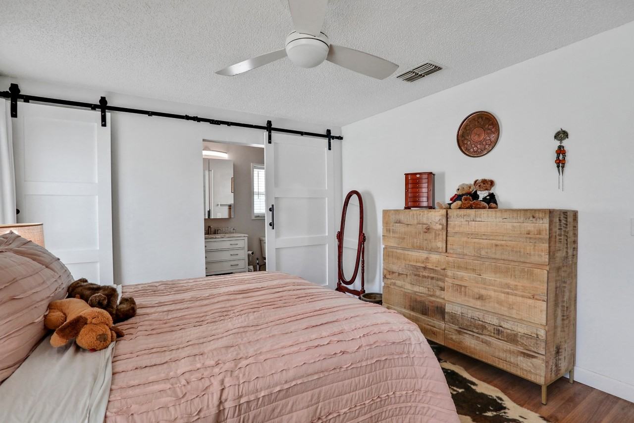 1709 Ashmore Green Dr - Photo 6 of 35