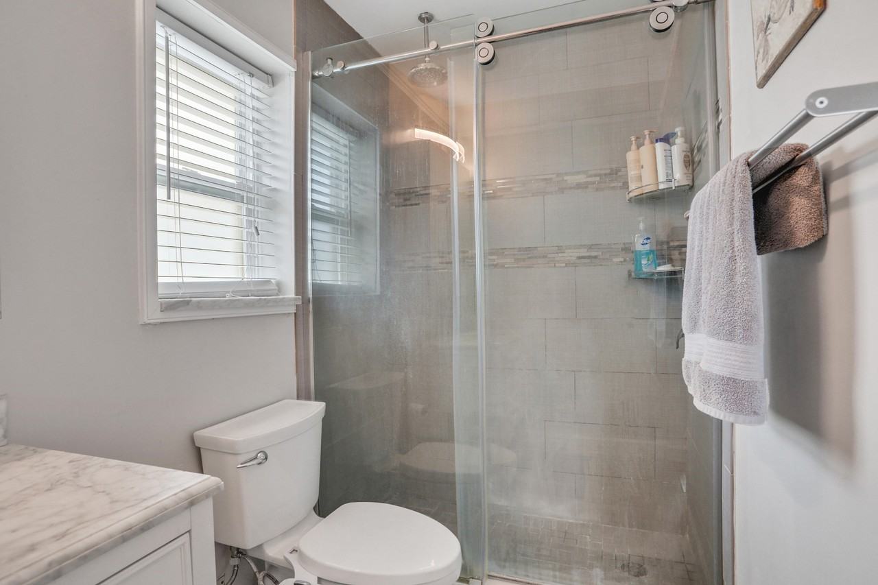 1709 Ashmore Green Dr - Photo 7 of 35