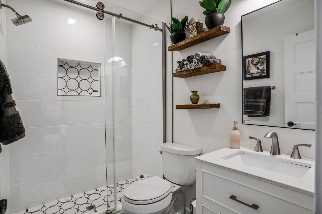 1709 Ashmore Green Dr - Photo 6 of 35