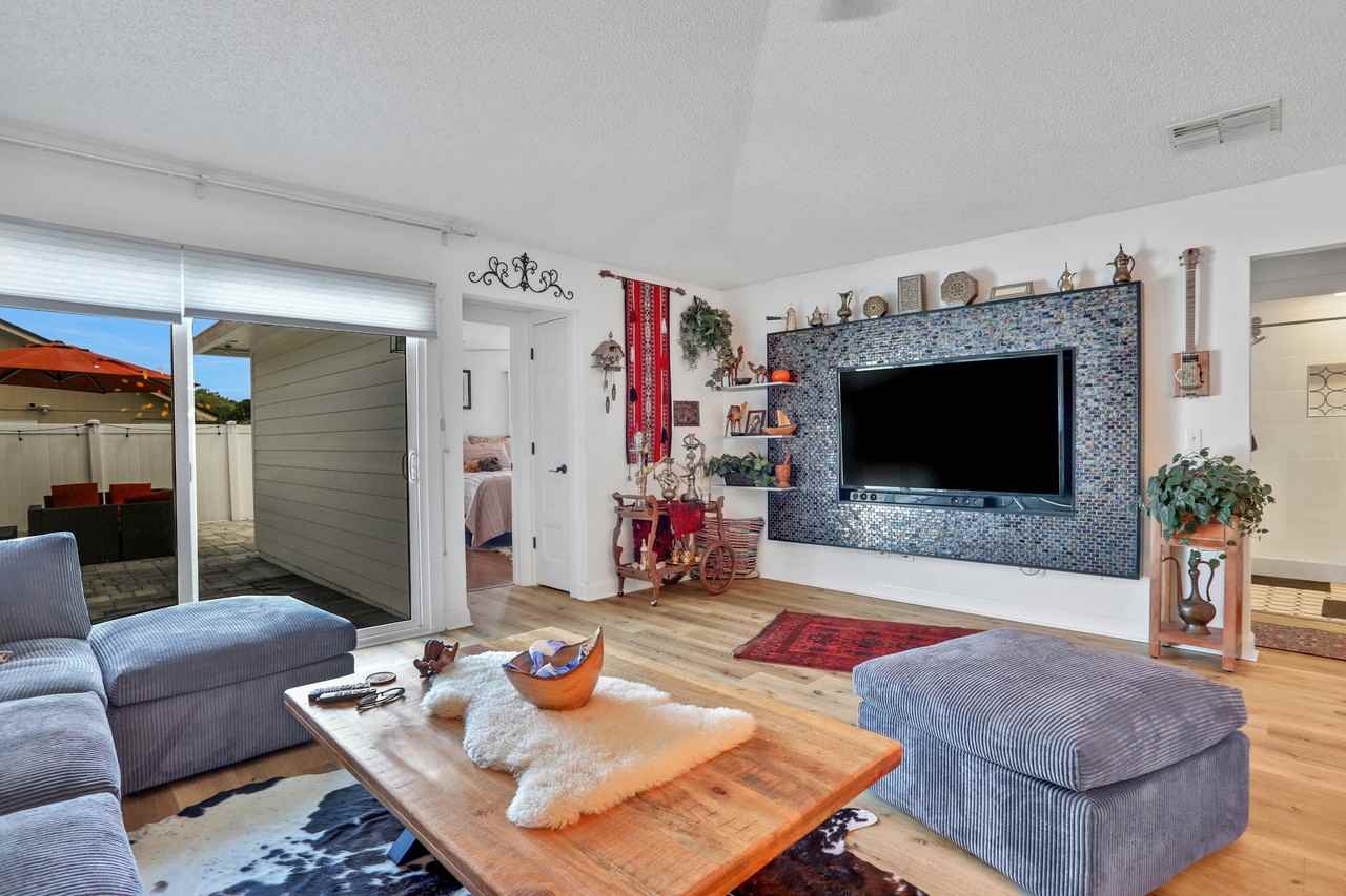 1709 Ashmore Green Dr - Photo 4 of 35