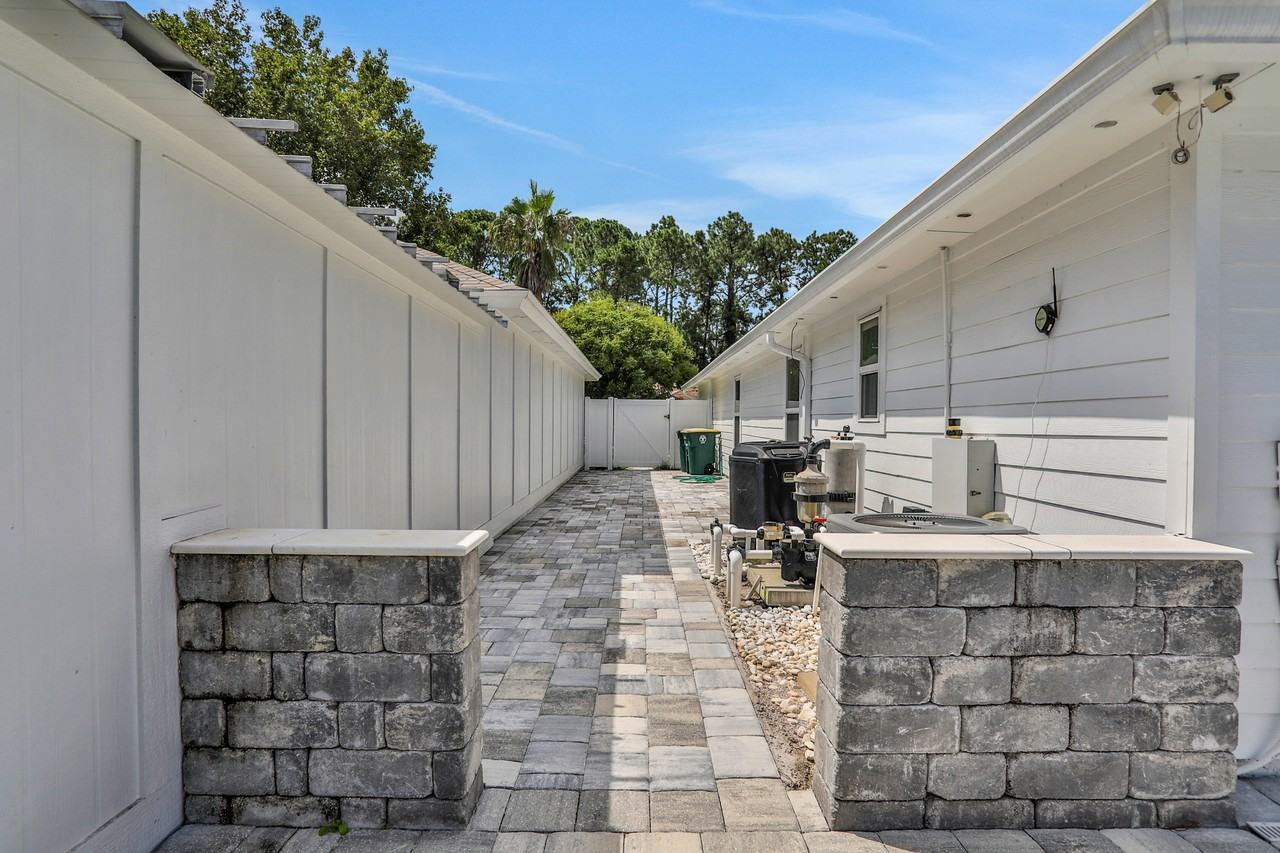1709 Ashmore Green Dr - Photo 4 of 35