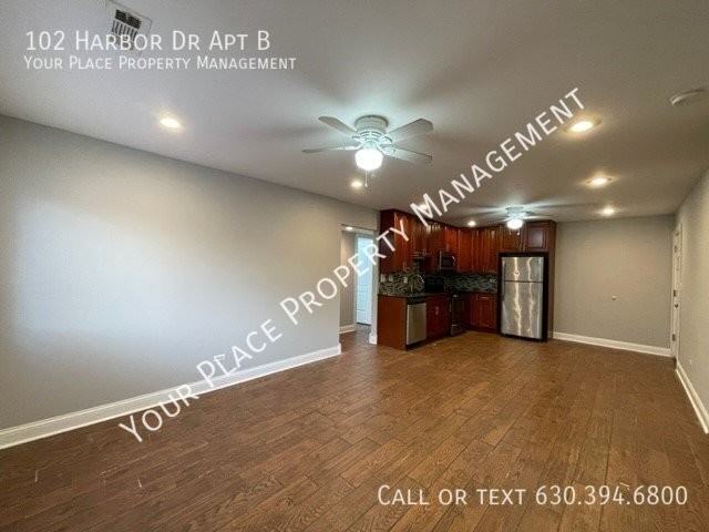 102 Harbor Dr Apt B - Photo 3 of 12