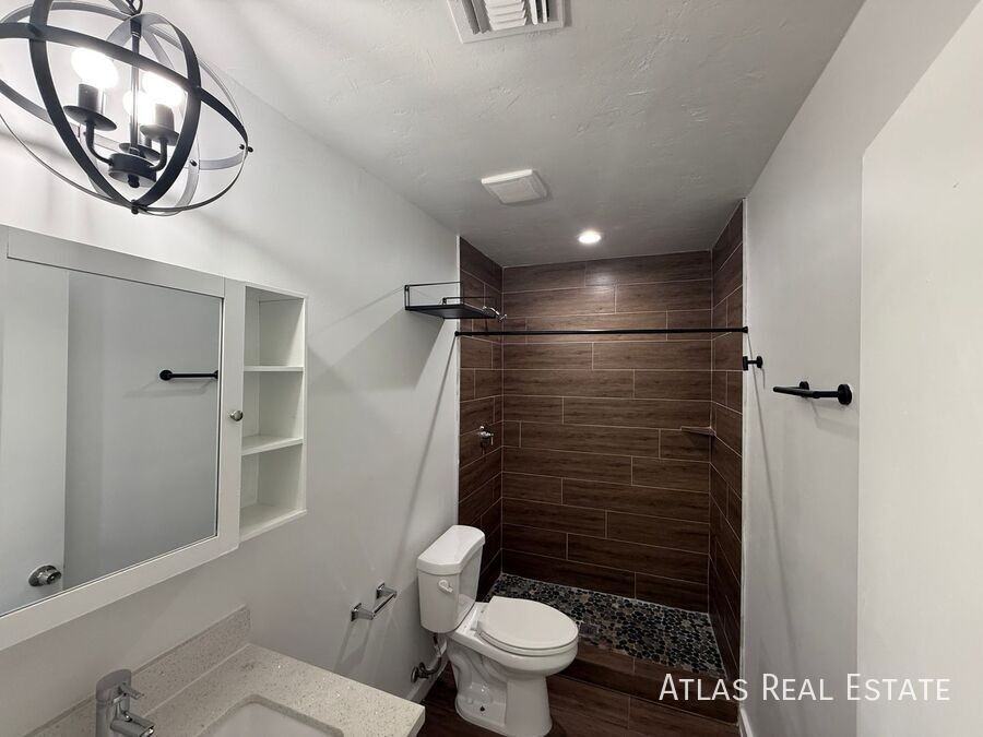 1606 W Taylor St #B - Photo 4 of 12